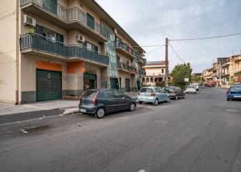 Edificio all\'aperto - Locale Commerciale Via Santa Maria di Licodia
 
47, Belpasso - foto 3