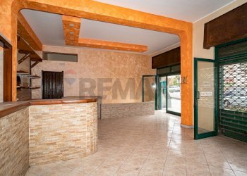 Ricezione / Lobby - Locale Commerciale Via Santa Maria di Licodia
 
47, Belpasso - foto 6