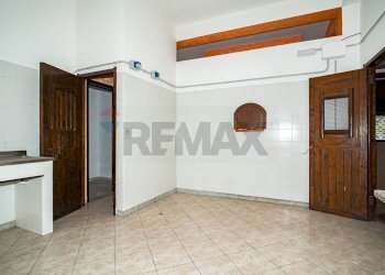 Stanza vuota - Locale Commerciale Via Santa Maria di Licodia
 
47, Belpasso - foto 7