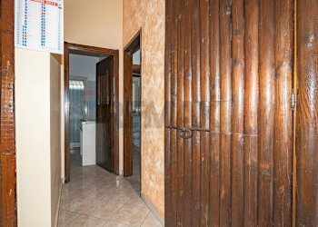 Hall / corridoio - Locale Commerciale Via Santa Maria di Licodia
 
47, Belpasso - foto 12