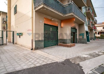 Edificio all\'aperto - Locale Commerciale Via Santa Maria di Licodia
 
47, Belpasso - foto 14