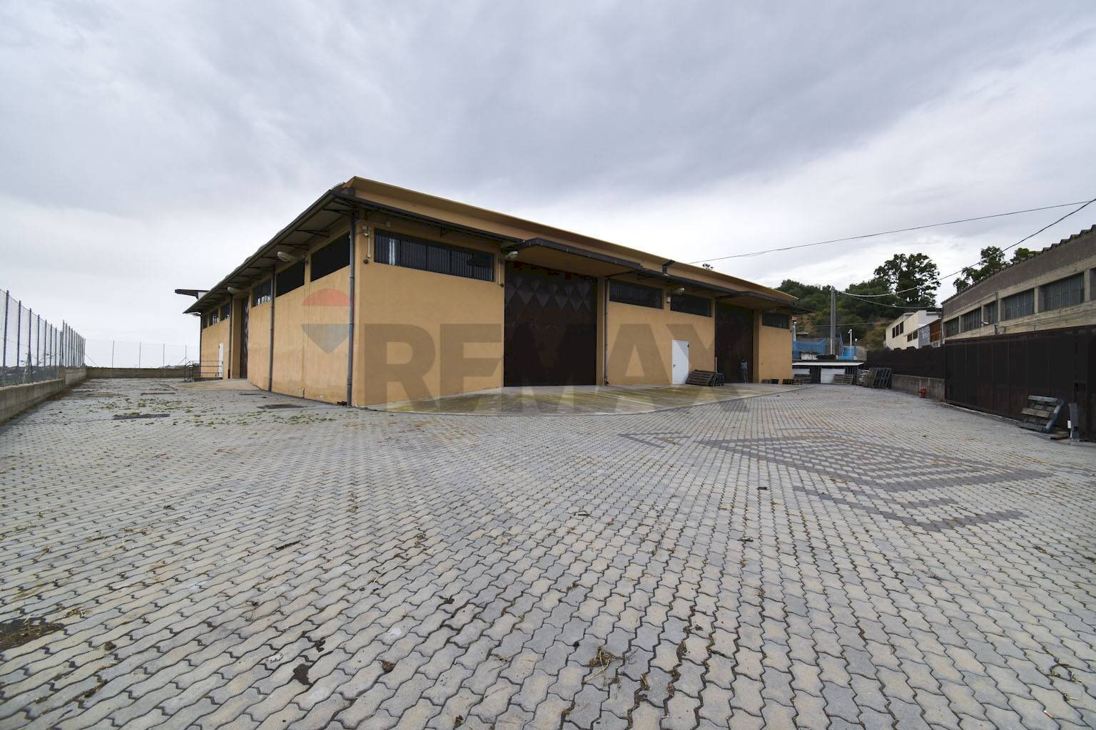 Casa all\'aperto - Commercial Premises Contrada Tiritì
 
1, Motta Sant'Anastasia - photo 1