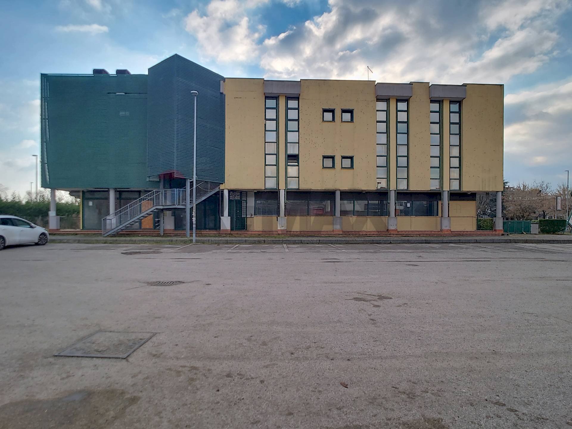 Edificio all\'aperto - Stabile - Palazzo via Guido Rossa
 
12, Ponte San Nicolò - foto 1