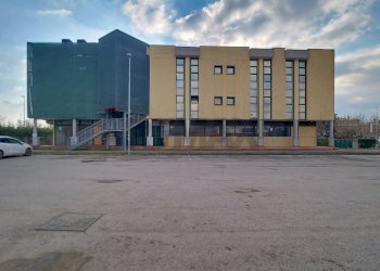 Edificio all\'aperto - Stabile - Palazzo via Guido Rossa
 
12, Ponte San Nicolò - foto 1