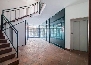 Ricezione / Lobby - Stabile - Palazzo via Guido Rossa
 
12, Ponte San Nicolò - foto 4