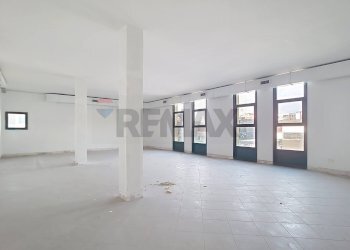 Stanza vuota - Stabile - Palazzo via Guido Rossa
 
12, Ponte San Nicolò - foto 17