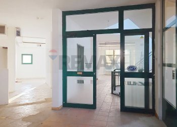 Ricezione / Lobby - Stabile - Palazzo via Guido Rossa
 
12, Ponte San Nicolò - foto 32