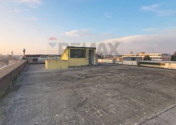 Edificio all\'aperto - Stabile - Palazzo via Guido Rossa
 
12, Ponte San Nicolò - foto 44