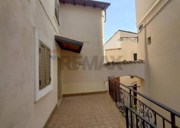 Terrazza - Casa semi indipendente Via Rua Cona
 
26, Caporciano - foto 2