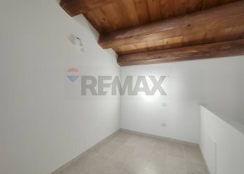 Stanza vuota - Casa semi indipendente Via Rua Cona
 
26, Caporciano - foto 12