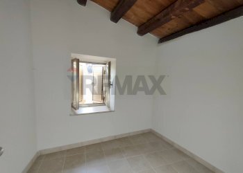 Stanza vuota - Casa semi indipendente Via Rua Cona
 
26, Caporciano - foto 13