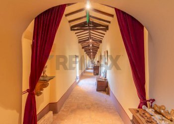 Hall / corridoio - Rustico Colle San Martino
 
165, Farnese - foto 2