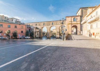 Edificio all\'aperto - Rustico Colle San Martino
 
165, Farnese - foto 4