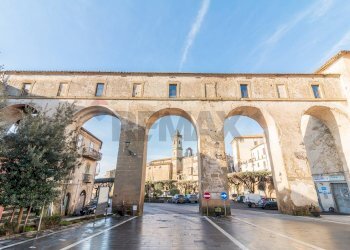 Edificio all\'aperto - Rustico Colle San Martino
 
165, Farnese - foto 6