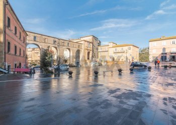 Edificio all\'aperto - Rustico Colle San Martino
 
165, Farnese - foto 7