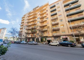 Edificio all\'aperto - Appartamento via imperatore federico
 
27, Palermo - foto 2