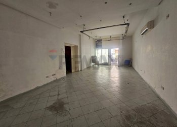 Stanza vuota - Locale Commerciale Via Naurra
 
78/80, Casteldaccia - foto 4