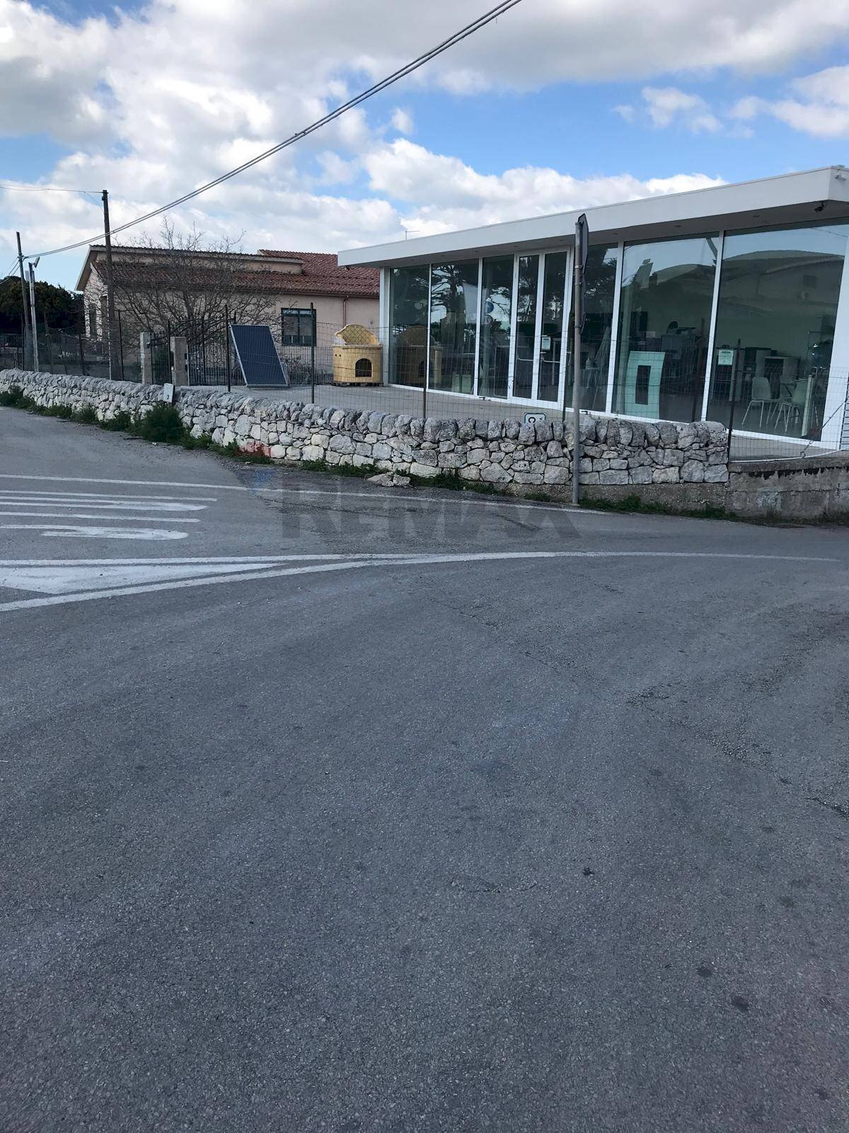 Edificio all\'aperto - Locale Commerciale contrada cimilla
sn, Ragusa - foto 2