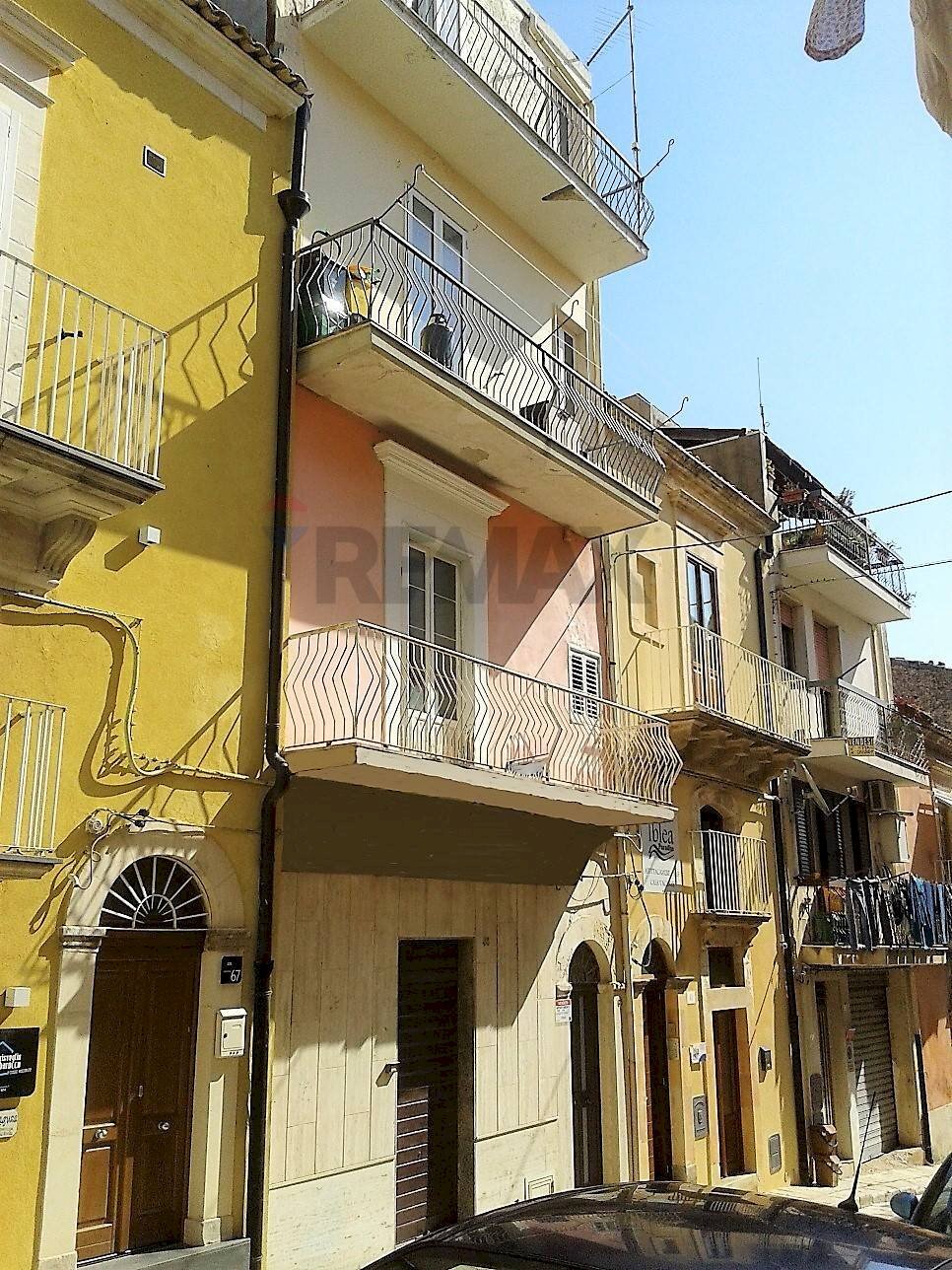 Edificio all\'aperto - Quadrilocale via GianBattista Odierna
 
63, Ragusa - foto 1