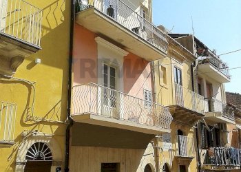 Facciata - Quadrilocale via GianBattista Odierna
 
63, Ragusa - foto 8