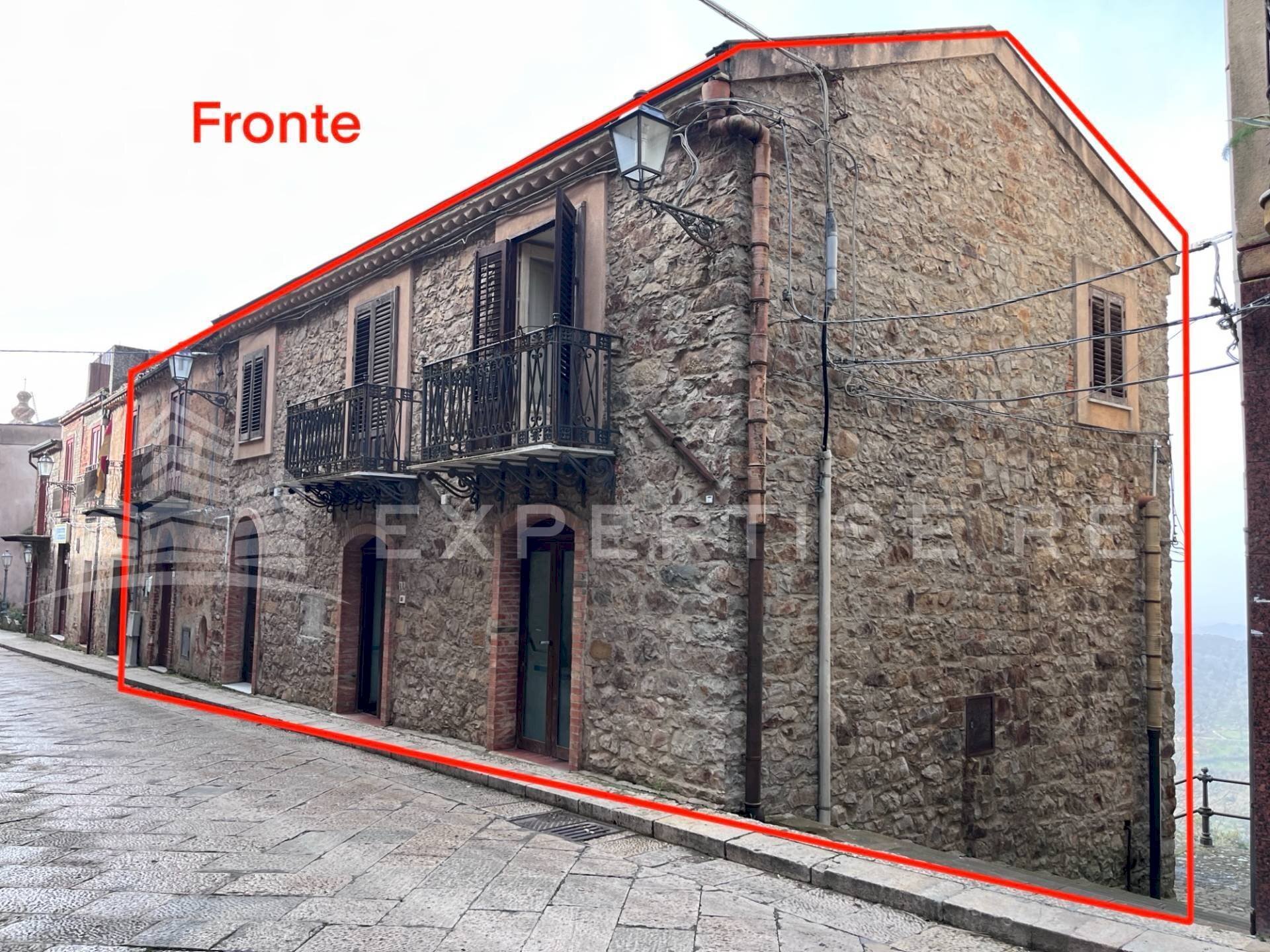 Foto 1 - Capannone Via Umberto I
 
17, San Mauro Castelverde - foto 1