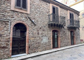 Foto 3 - Capannone Via Umberto I
 
17, San Mauro Castelverde - foto 3