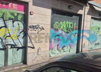 Edificio all\'aperto - Locale Commerciale Via generale di maria, Palermo - foto 1