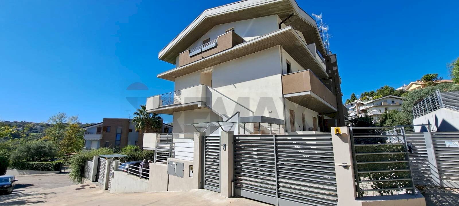 Casa all\'aperto - Semi-detached Villa Via Passo Rolle
 
10/3, Montesilvano - photo 1