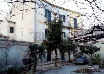 Edificio all\'aperto - Casa semi indipendente via Felice di Nicolantonio
 
16, Torre De' Passeri - foto 5