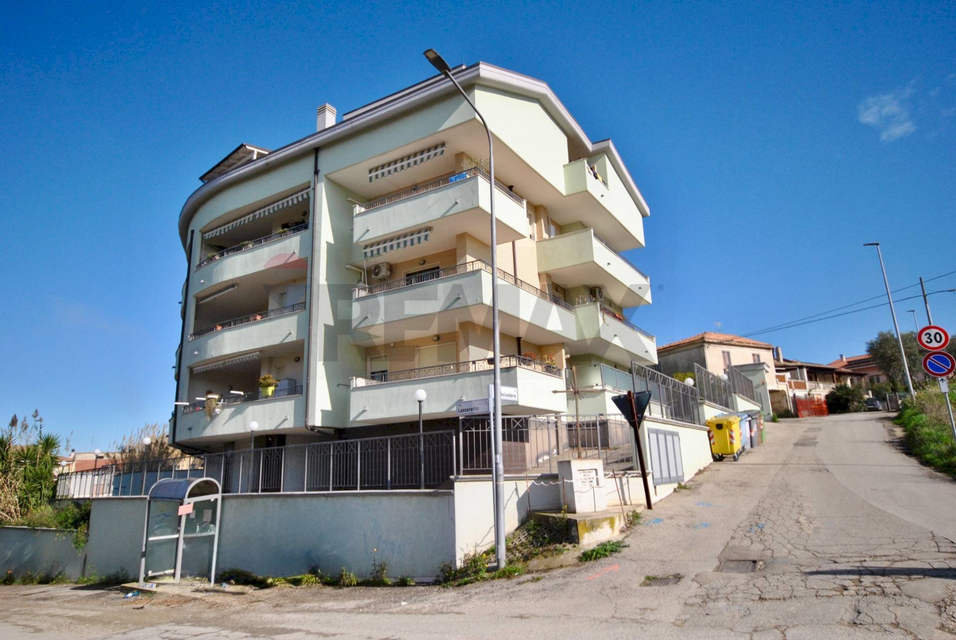 Edificio all\'aperto - Villa Bifamiliare Contrada Lazzaretto
 
63, Ortona - foto 1