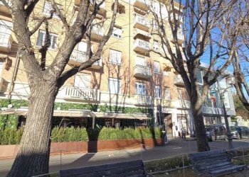 Facciata - Trilocale piazza Principe Eugenio, 14, Rivoli - foto 1