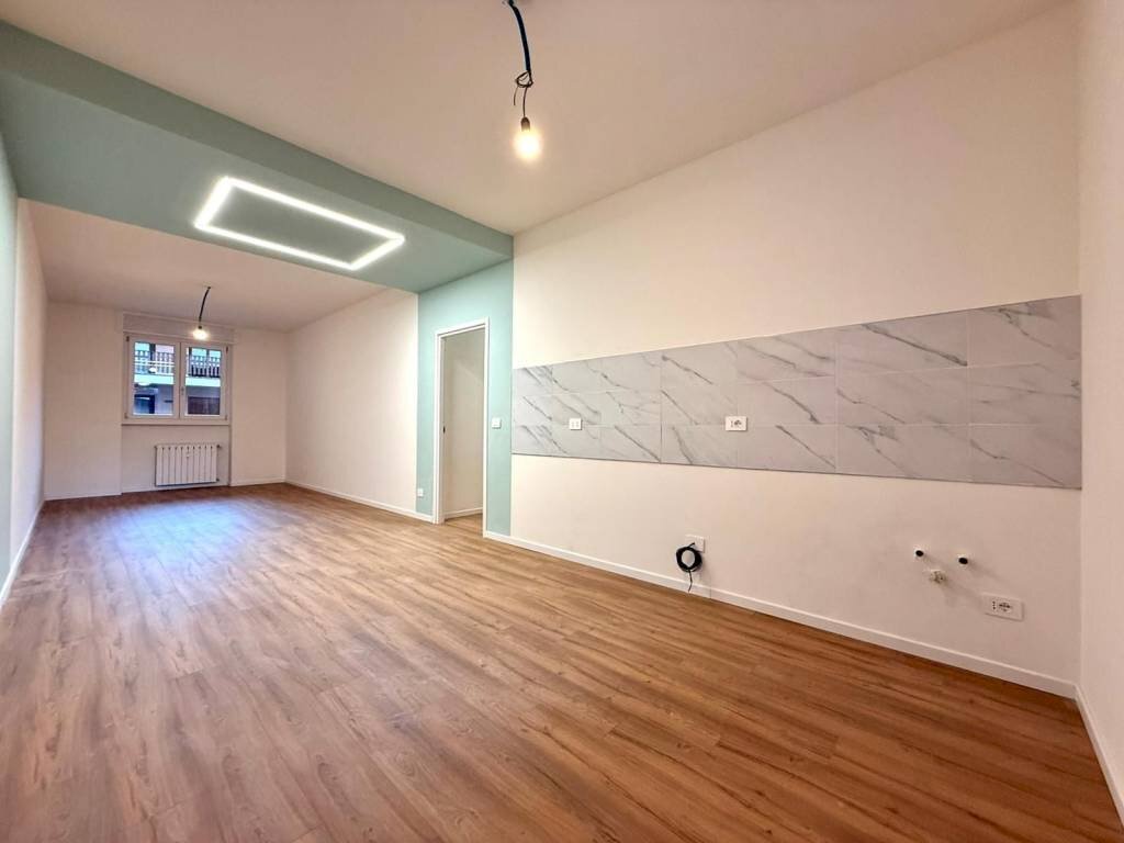 Cucina - Quadrilocale via Ernesto Cairoli, Varese (zona Biumo Inferiore) - foto 1