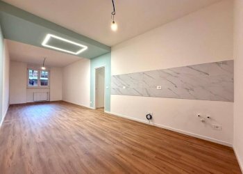 Cucina - Quadrilocale via Ernesto Cairoli, Varese (zona Biumo Inferiore) - foto 1