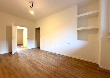 Camera da letto - Quadrilocale via Ernesto Cairoli, Varese (zona Biumo Inferiore) - foto 5