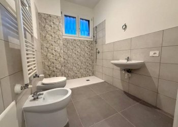 Bagno - Quadrilocale via Ernesto Cairoli, Varese (zona Biumo Inferiore) - foto 8