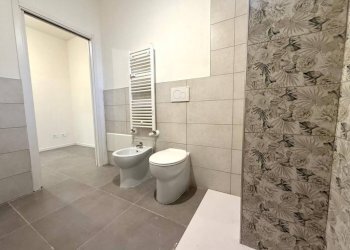 Bagno - Quadrilocale via Ernesto Cairoli, Varese (zona Biumo Inferiore) - foto 9