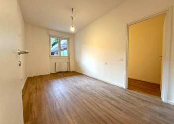 Camera da letto - Quadrilocale via Ernesto Cairoli, Varese (zona Biumo Inferiore) - foto 10