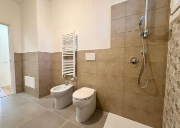 Bagno - Quadrilocale via Ernesto Cairoli, Varese (zona Biumo Inferiore) - foto 12