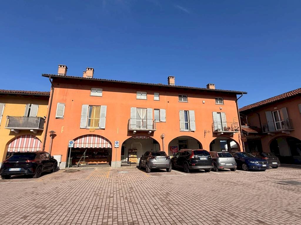 Facciata - Three-room apartment piazza Canonico Bella, 13, Carmagnola - photo 1