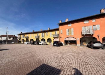 Cortile interno - Trilocale piazza Canonico Bella, 13, Carmagnola - foto 3