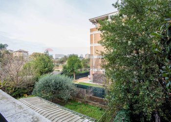 Edificio all\'aperto - Trilocale via affogalasino
62, Roma - foto 17