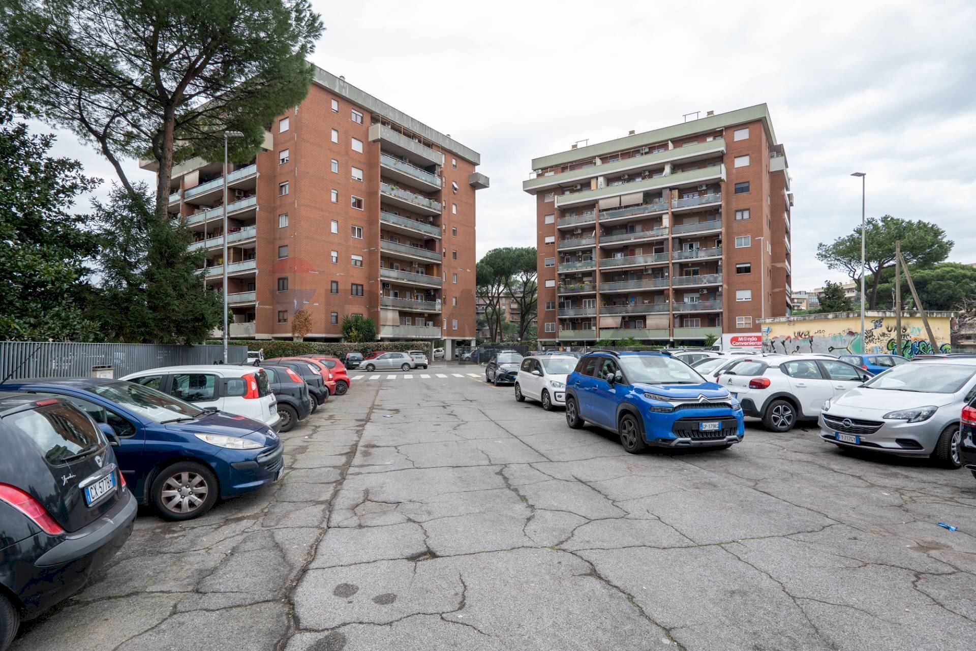 Edificio all\'aperto - Trilocale Via Libero Leonardi
 
137, Roma - foto 1