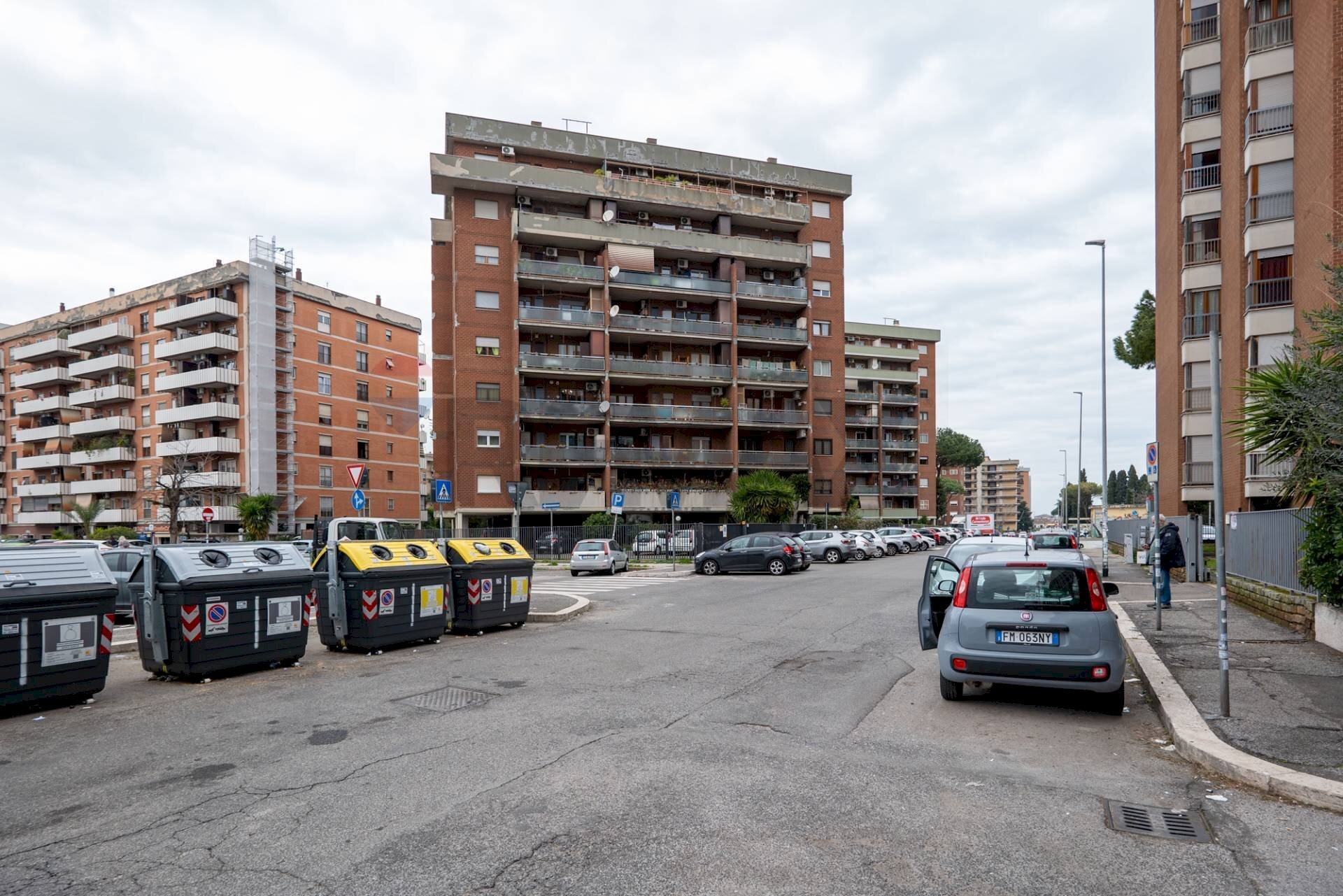 Edificio all\'aperto - Trilocale Via Libero Leonardi
 
137, Roma - foto 2