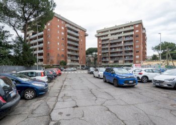 Edificio all\'aperto - Trilocale Via Libero Leonardi
137, Roma - foto 1