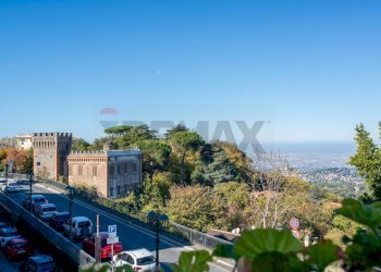 Edificio all\'aperto - Trilocale via frascati
 
10, Rocca di Papa - foto 29