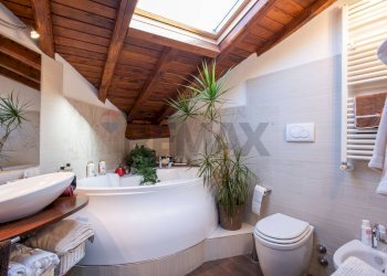 Bagno - Trilocale via frascati
 
10, Rocca di Papa - foto 31