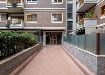 Balcone - Trilocale Via Monte Cervialto
143, Roma - foto 33