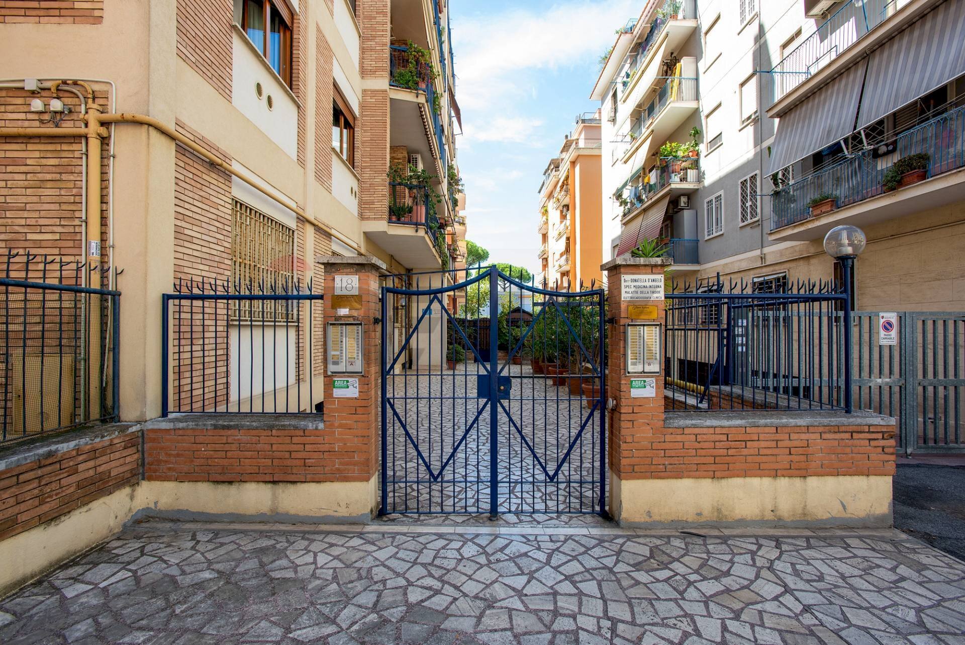 Edificio all\'aperto - Attico via giunio silano
 
18, Roma - foto 3