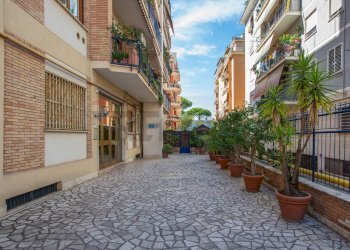 Edificio all\'aperto - Attico via giunio silano
 
18, Roma - foto 4