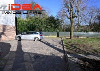 Cortile interno - Villa via Umberto Giordano, Castelnuovo Rangone - foto 5